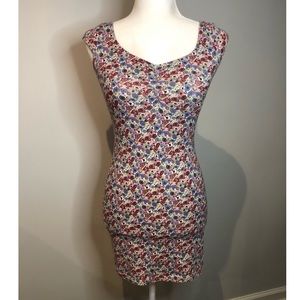 Cute floral bodycon dress w/ruched top